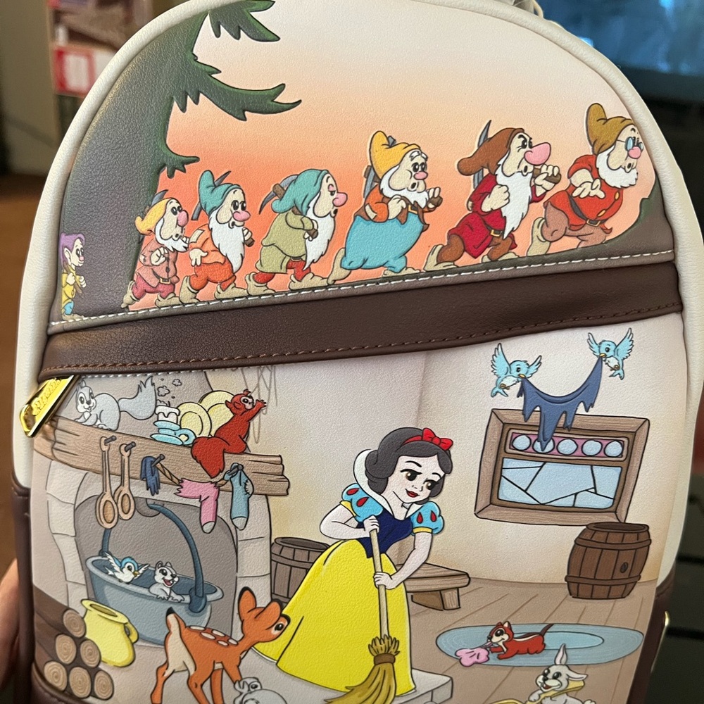 NWT SNOW WHITE LOUNGEFLY